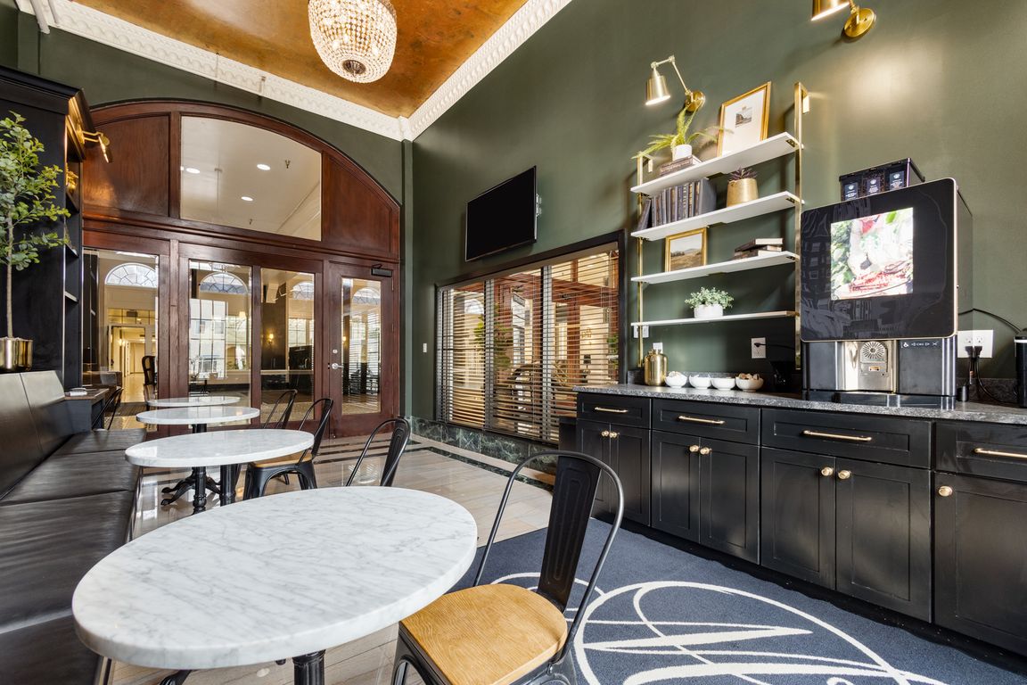 24Hour Coffee Cafe with a Starbucks Machine.