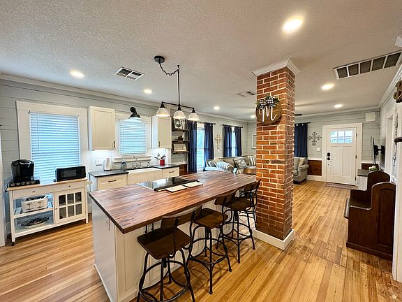 2nd image of 187 Basel St