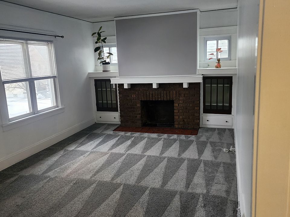 1st image of 1439 Rosewood Ave #Up