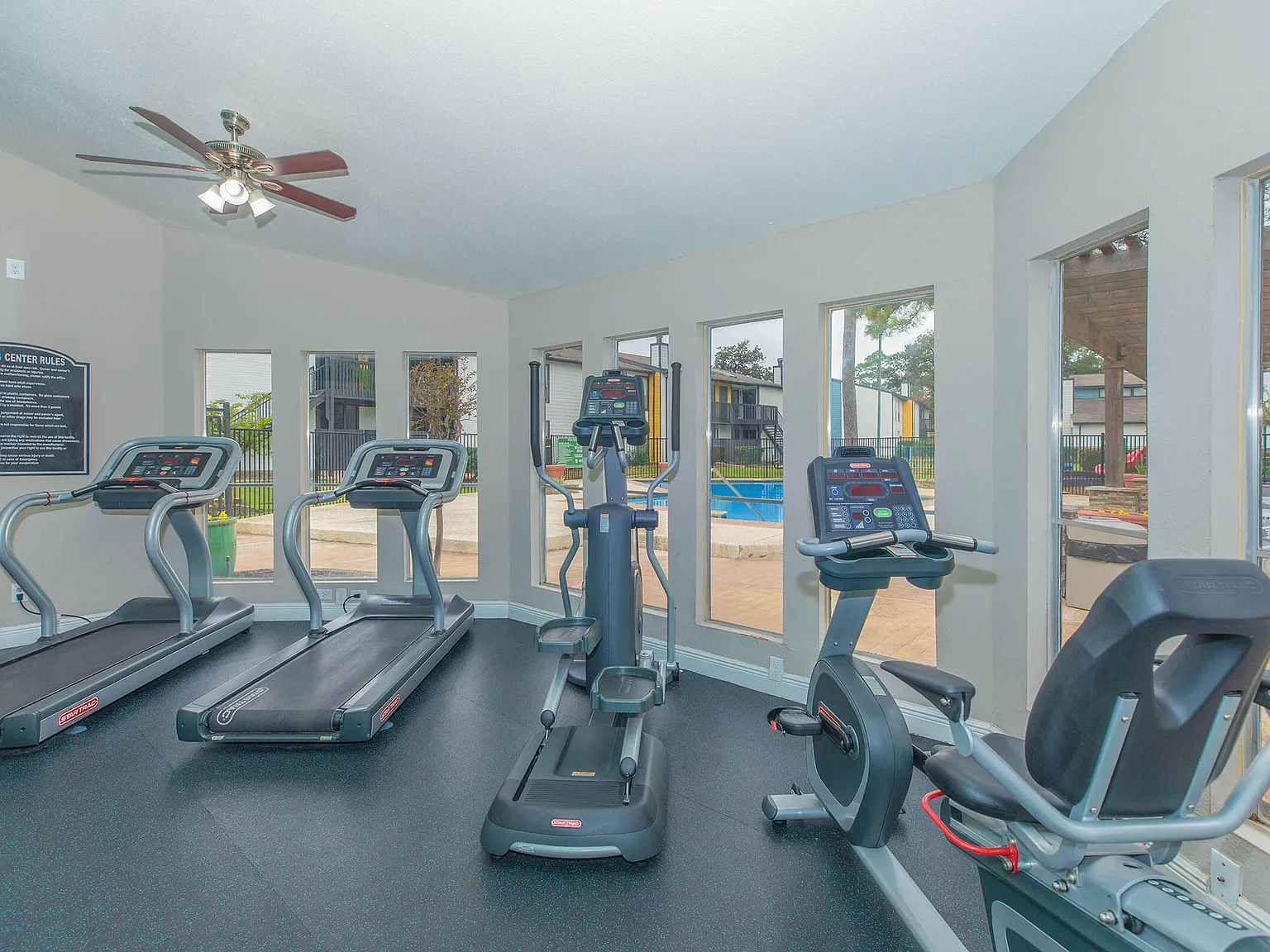 Kendall Manor — Photo 4