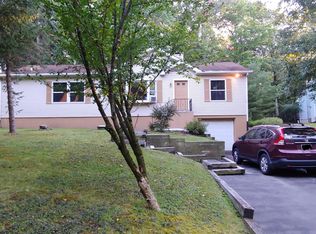 122 Townsend Cir, Dingmans Ferry, PA 18328