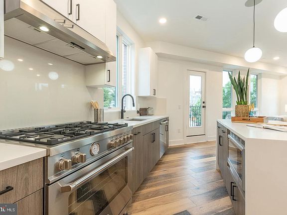 4th image of 2509 Grays Ferry Ave #3