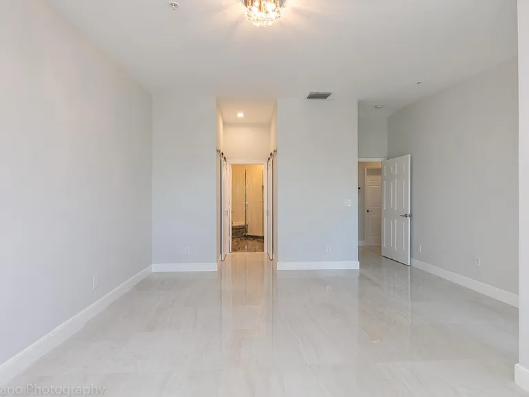 621 NE 8th Ave — Photo 16