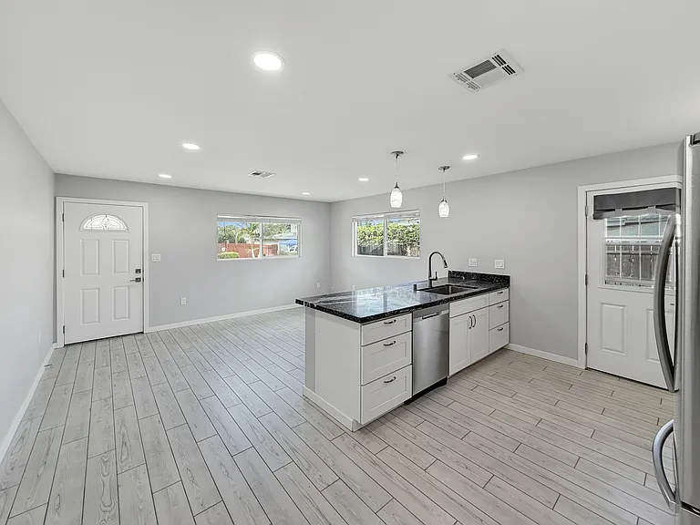 6123 Horton Dr — Photo 8