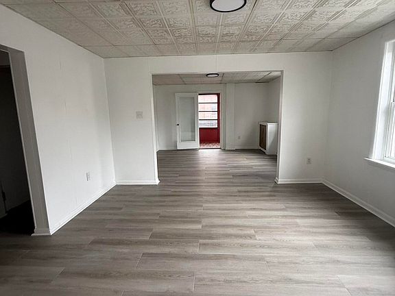 3rd image of 217 W Chapel St
