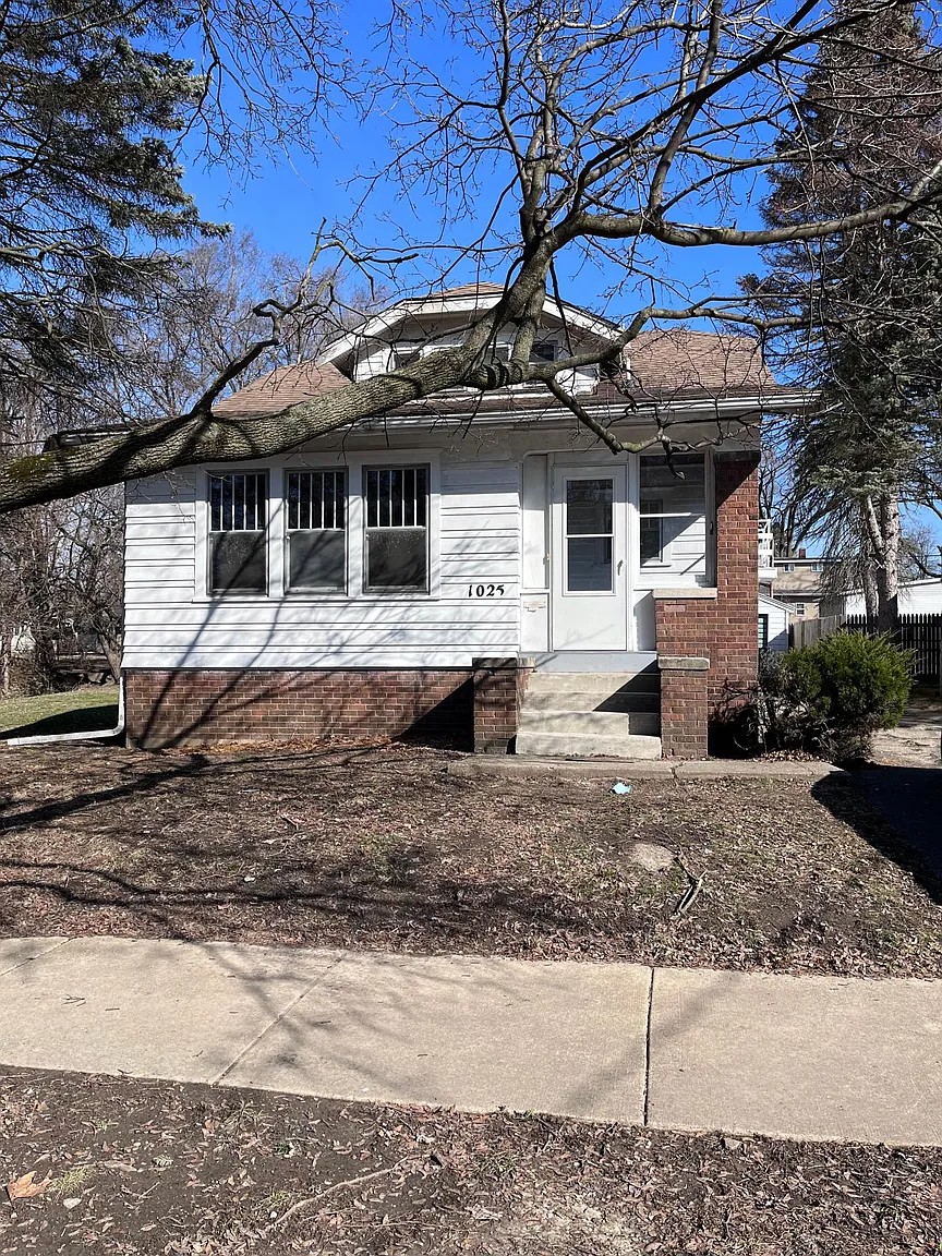 1025 W Virginia Ave photo 1