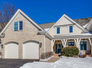 555 Greenway Dr, Lake Forest, IL 60045
