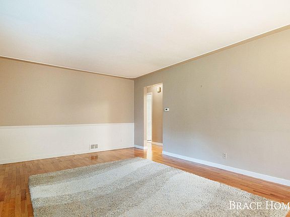 3rd image of 2740 Charlesgate Ave SW
