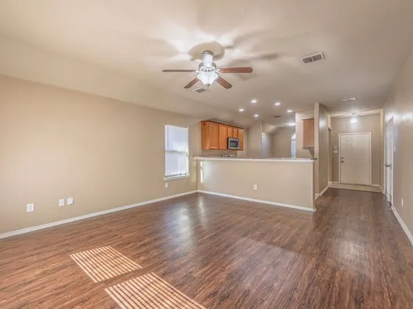 1604 Queens Brook Ct, Fort Worth, TX 76140