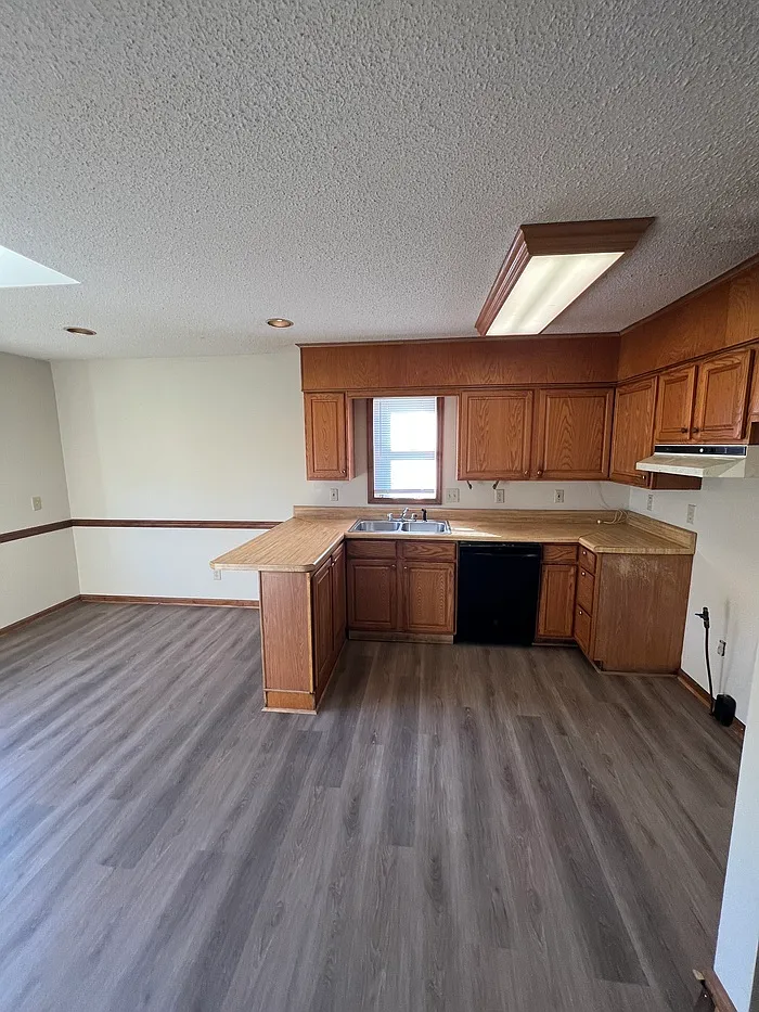 2 bed, 2.0 bath, 1200 sqft, $1,100 — Photo 3