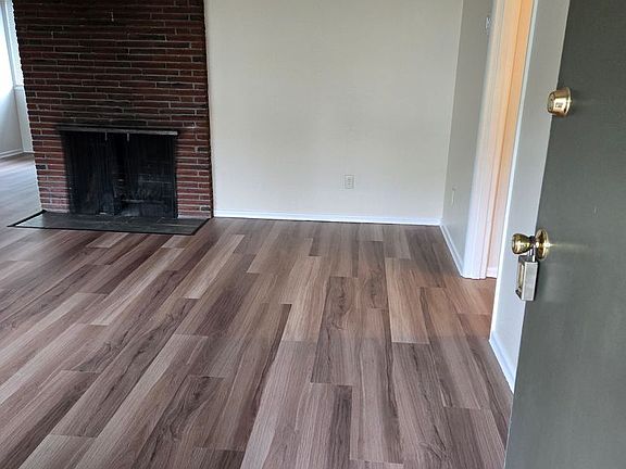 5th image of 3403-3427 SE Madison St #3407