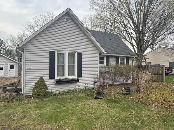 307 E McKinley St, Kouts, IN 46347