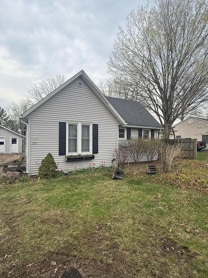 307 E McKinley St photo 1