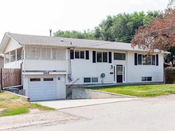 1669 Westmount Dr, Kamloops, BC V2B 6A4