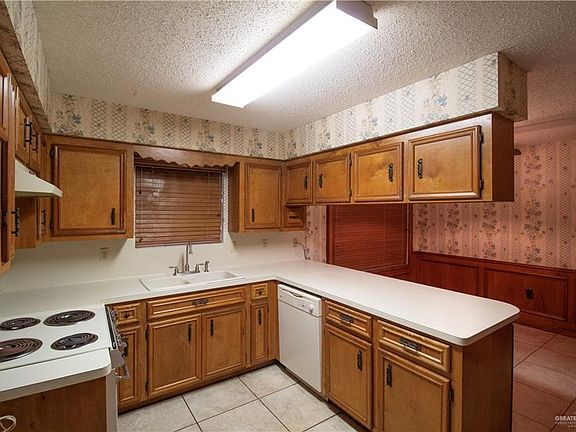 5th image of 2105 Point West Dr