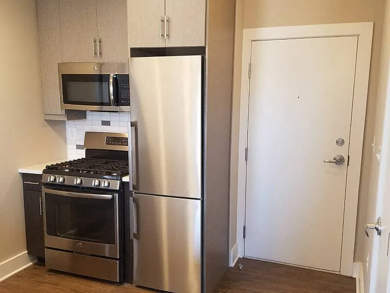 Embassy Tower Apartments — Photo 10