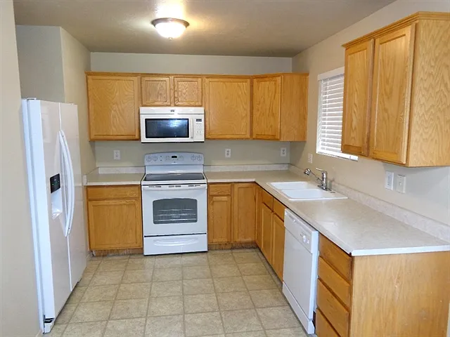 1836 N Stallion Ln — Photo 2