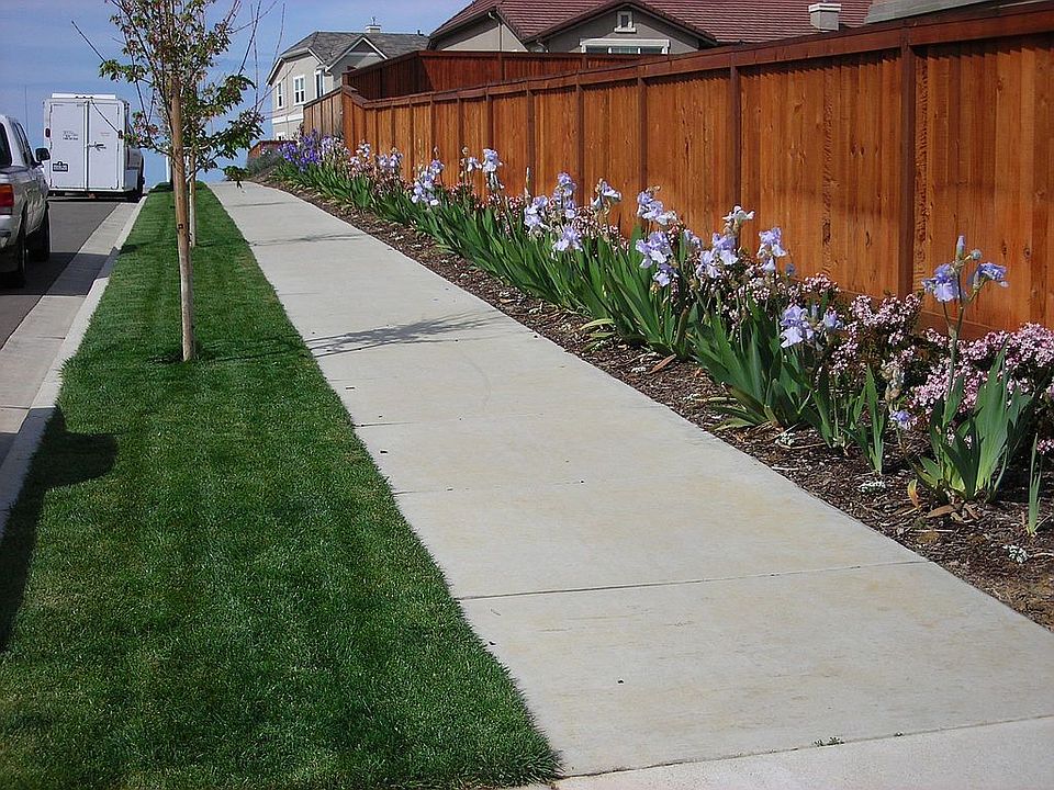 Side street 