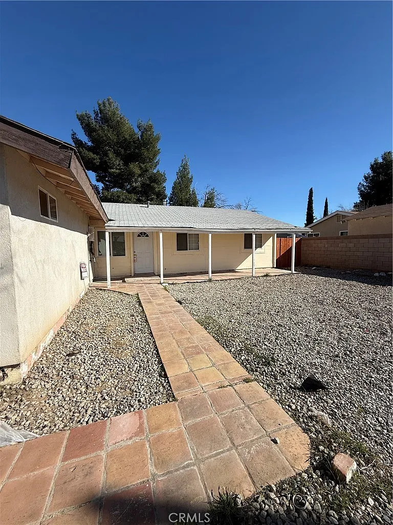 3 bed, 936 sqft, $2,700 — Photo 3