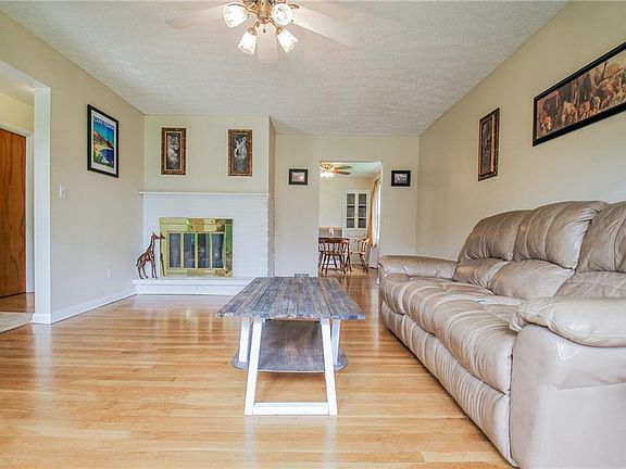 4th image of 748 Woodstock Rd
