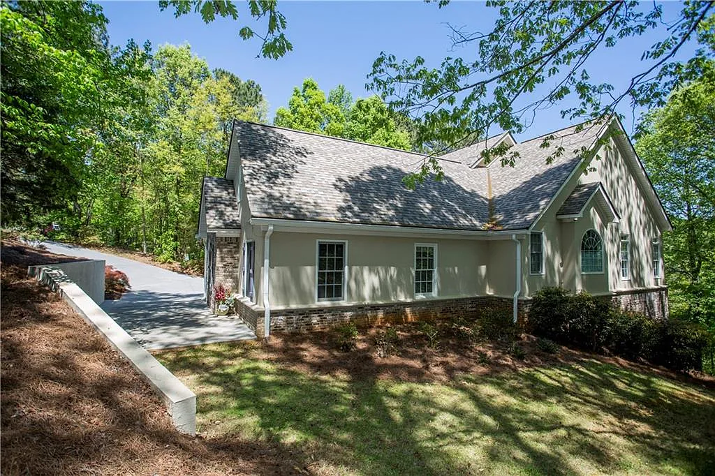4 bed, 3.5 bath, 3774 sqft, $4,200 — Photo 2