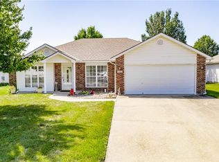 723 Country Ln, Raymore, MO 64083