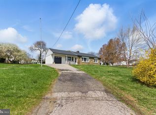 729 Stratford Dr, Philadelphia, PA 19115