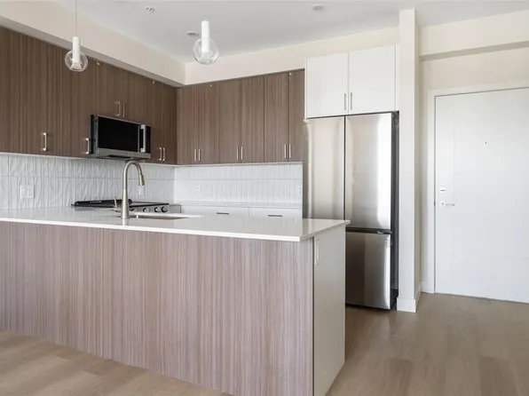 777 Station Ave #309, Langford, BC V9B 2S1