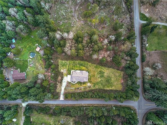 4th image of 809 186th Ave NW