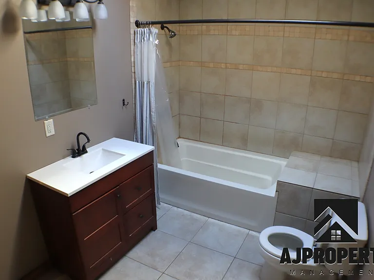 1305 S Norton Ave — Photo 13