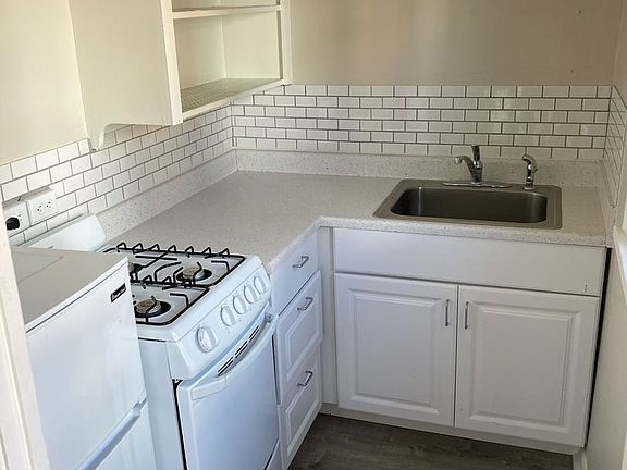 5th image of 3700 S Lincoln St #3