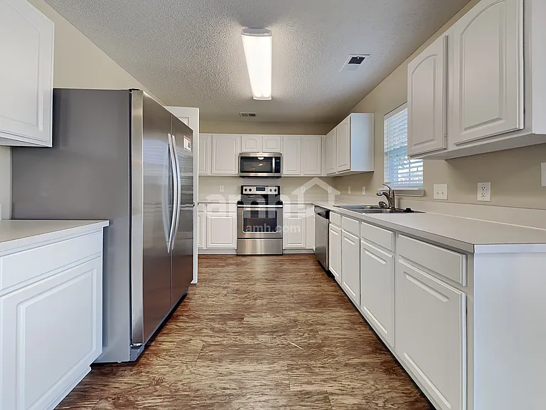 105 Walton Pl — Photo 3