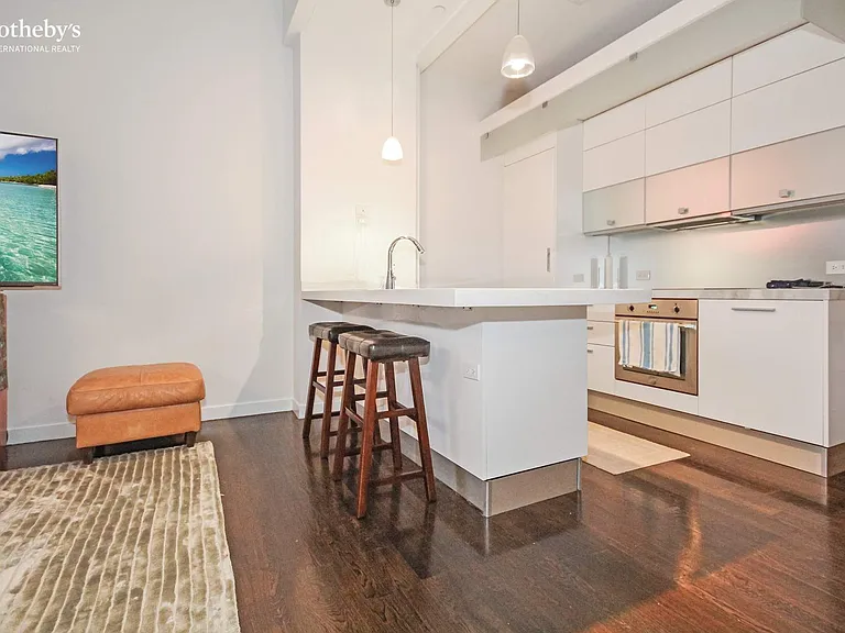 11 E 36th St #601 — Photo 3