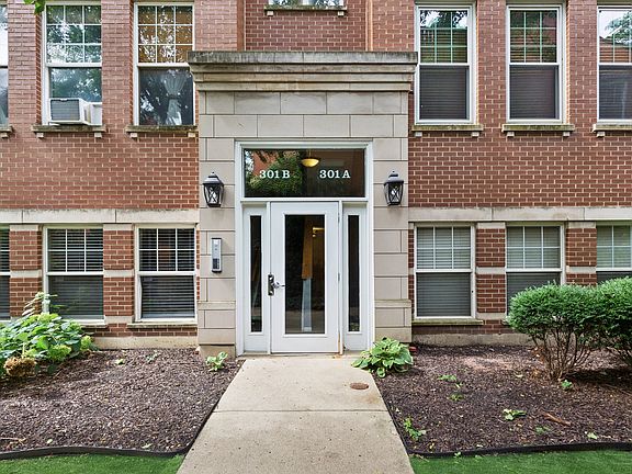 2nd image of 301-A W Goethe St #201