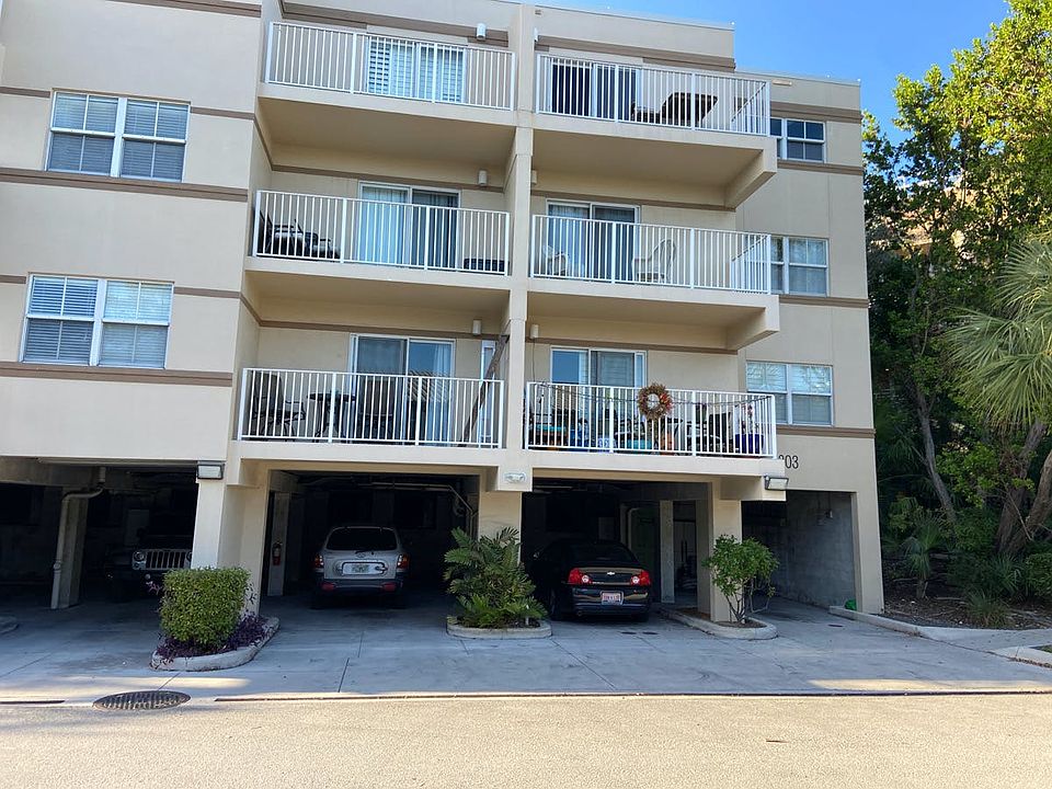 1st image of 303 Grinnell St APT 404