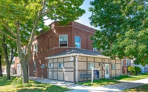 5301 W Newport Ave #1R Photo 1