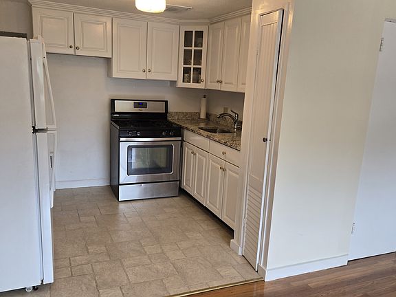 2nd image of 108 E Main St APT 10