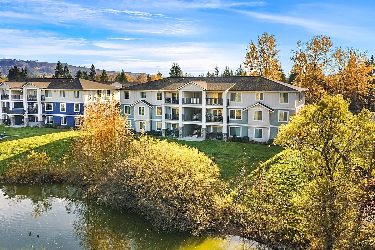 Building Photo - The Lake Apartments