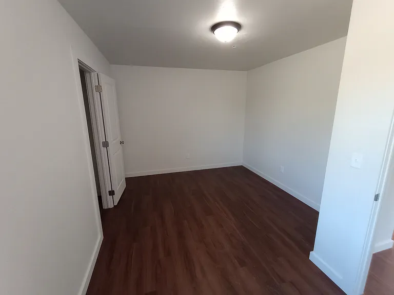 404 SW Grand Blvd #1 — Photo 12