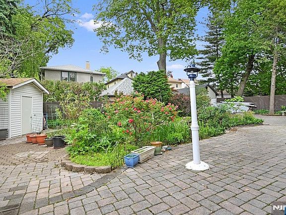 3rd image of 497 Oakdene Ave