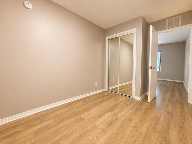 Hollywood Colony — Photo 22