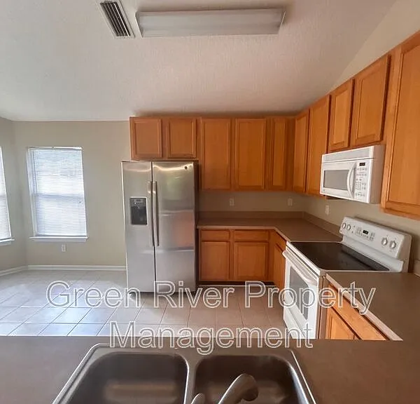 2120D Stone Creek Dr — Photo 7