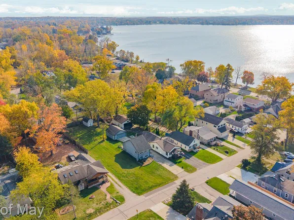 138 Welfare Blvd, Walled Lake, MI 48390