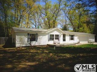 1616 Oakwood Dr, Gladwin, MI 48624