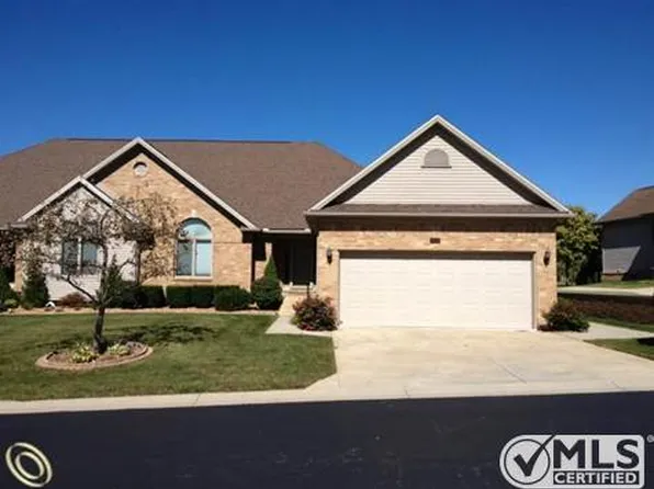 1860 Fairway Glen Ln, Saint Clair, MI 48079