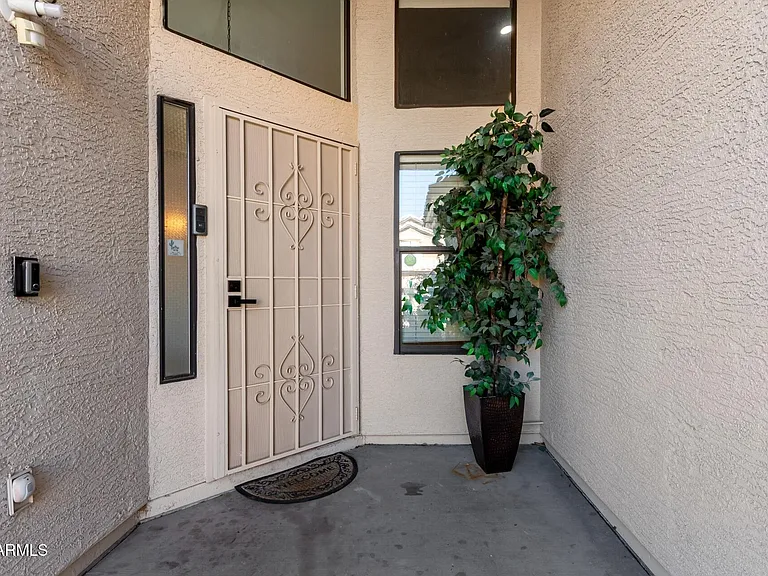 1625 E Montoya Ln — Photo 3