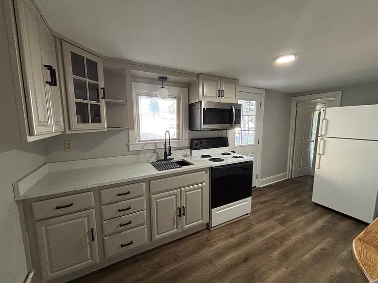 19 W High St #2 — Photo 1