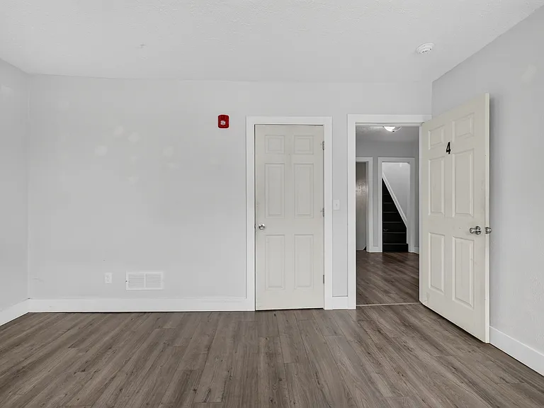 918 Elm St — Photo 22