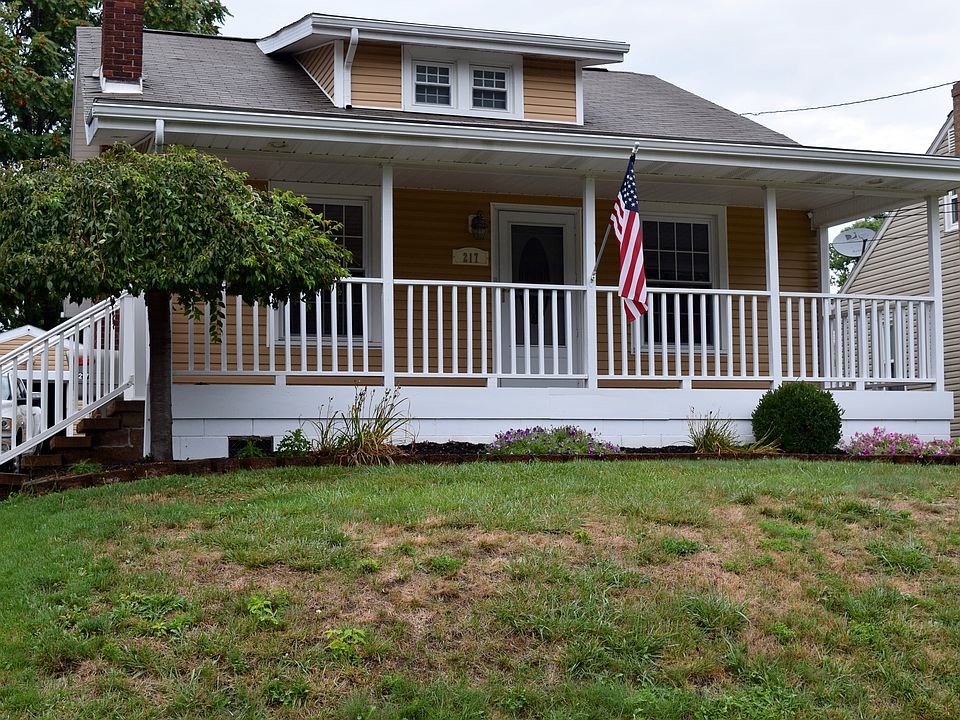 1st image of 217 5th St NE