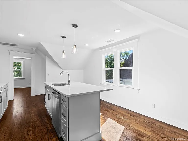 954 Elm St #3 — Photo 3